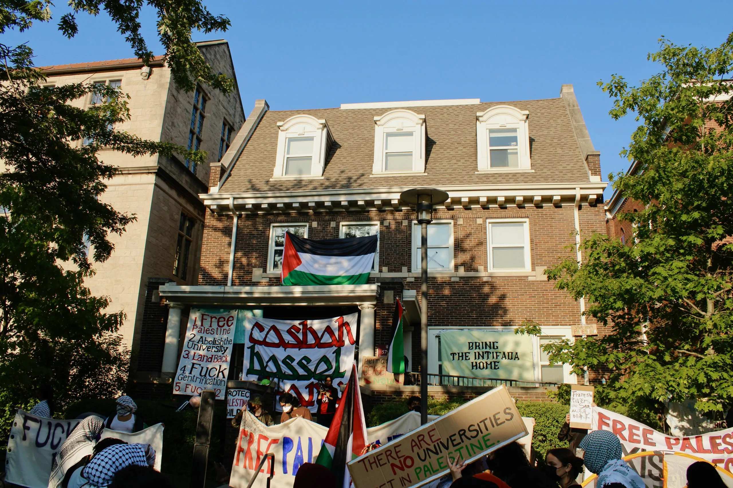 UChicago Pro-Palestine Demonstrators Take Over Campus Building, Drawing Police Response