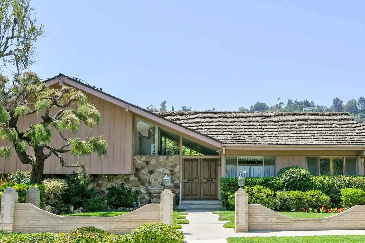 HGTV Sells ‘Brady Bunch’ House to Superfan Who Called it the ‘Worst Investment Ever’